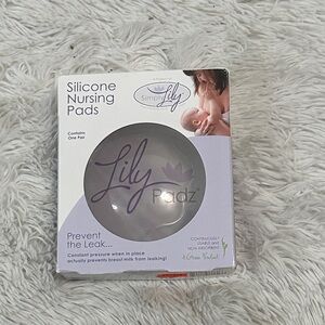 🌴 NWT Lily Padz Silicone Nursing Pads